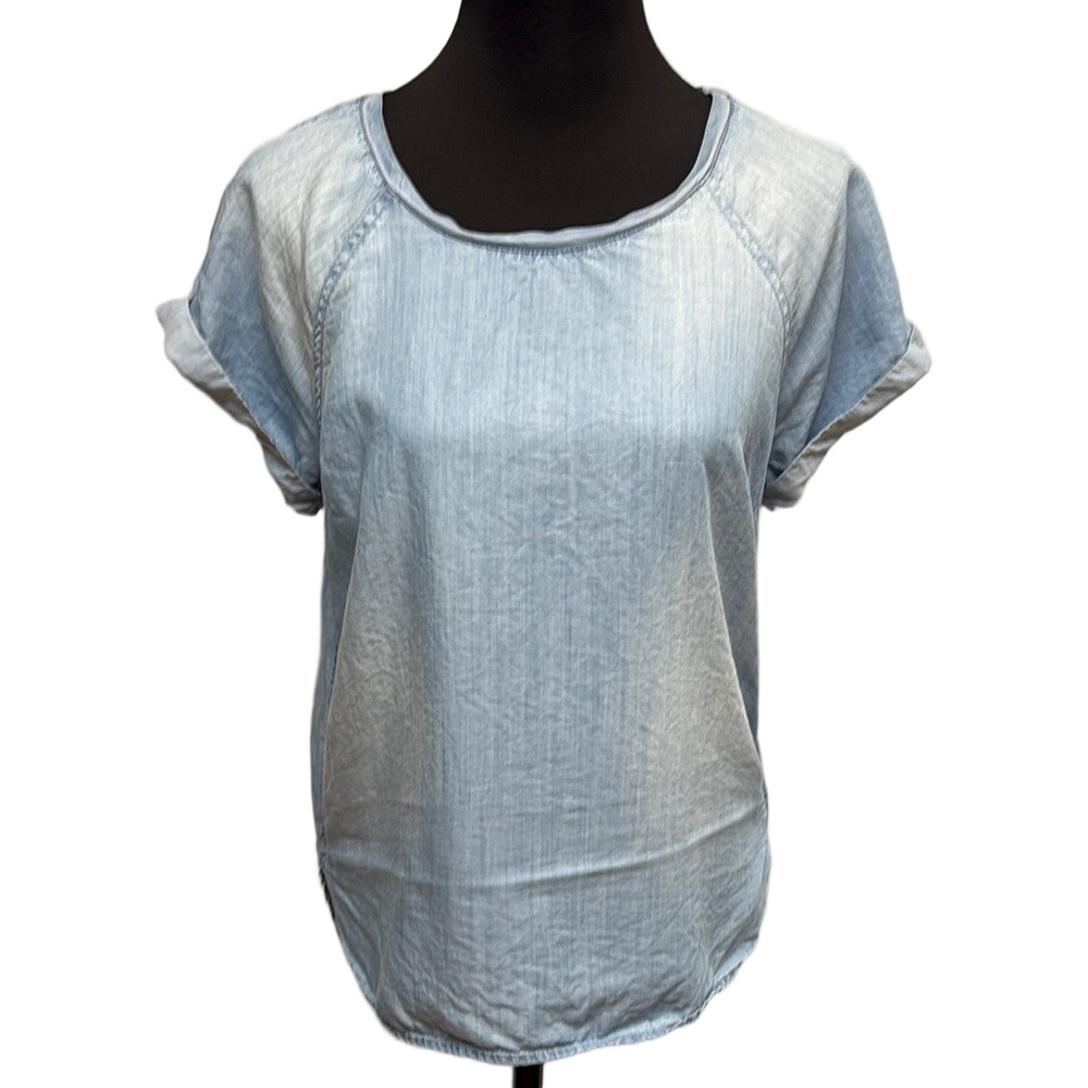 Cloth & Stone Light Wash Chambray Tee Medium | Short Sleeve Roll Cuff Top